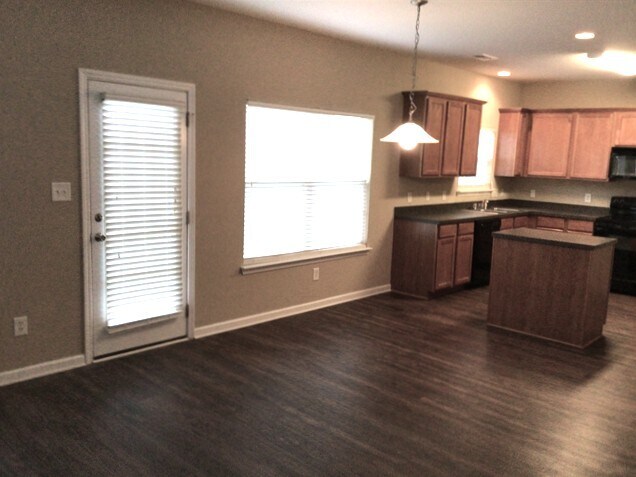 Building Photo - 2524 Ingleside Dr