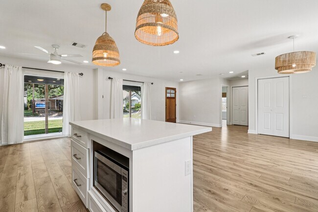 Foto del edificio - 822 Avenue of Oaks St