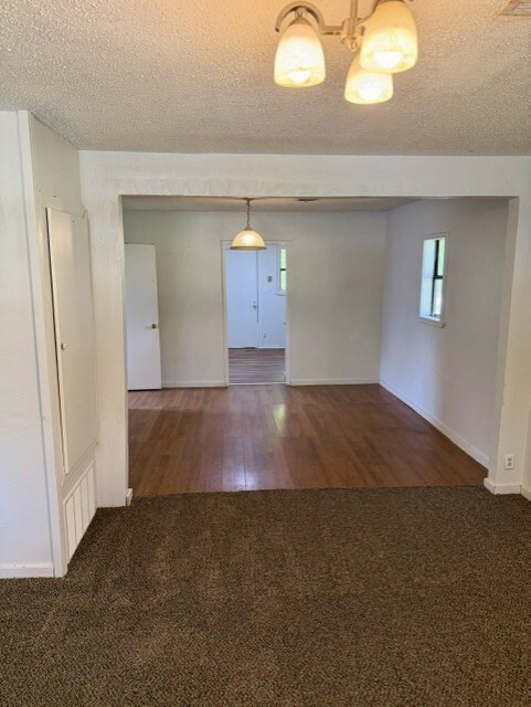 Building Photo - 824 S Bell Ave