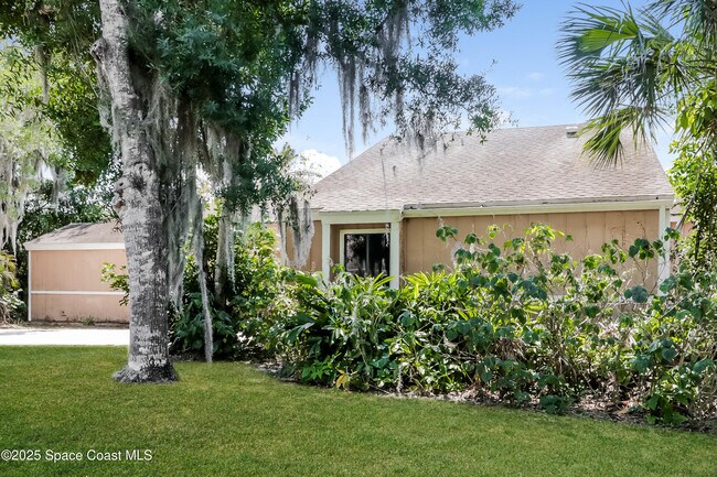 Building Photo - 6621 Fort Pierce Blvd