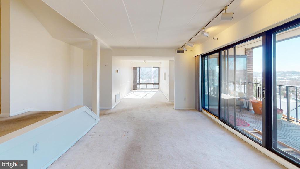 112 Roberts Ln Unit 300, Alexandria, VA 22314 Room for Rent in