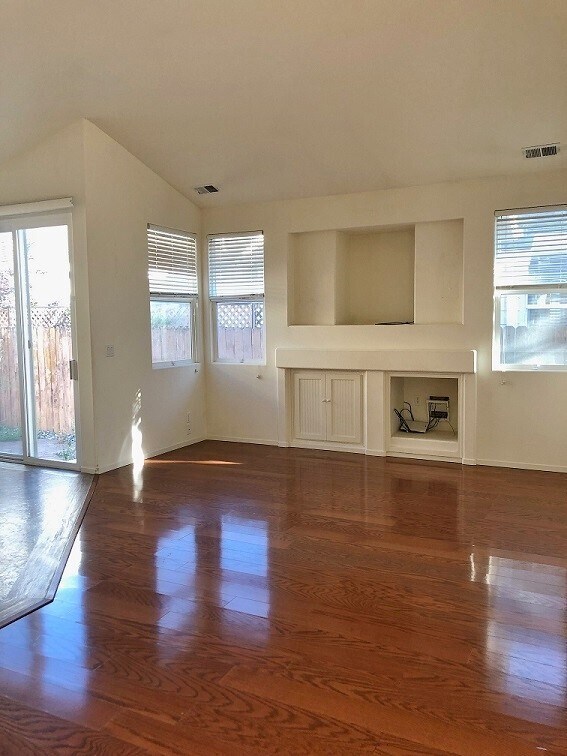 Foto del edificio - 3512 Heron's Circle