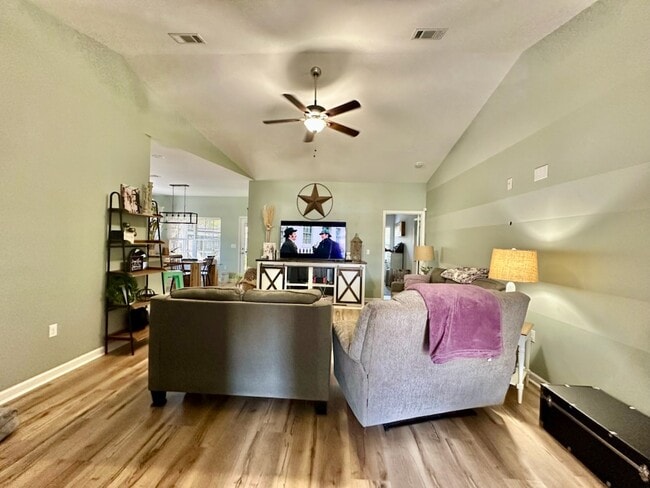 Building Photo - 349 Fir Ave