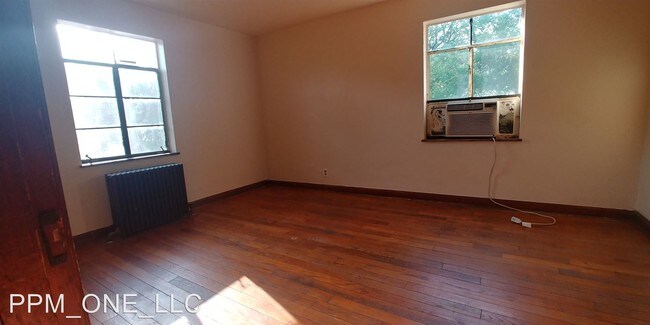 Foto del edificio - 1627 Summit Rd