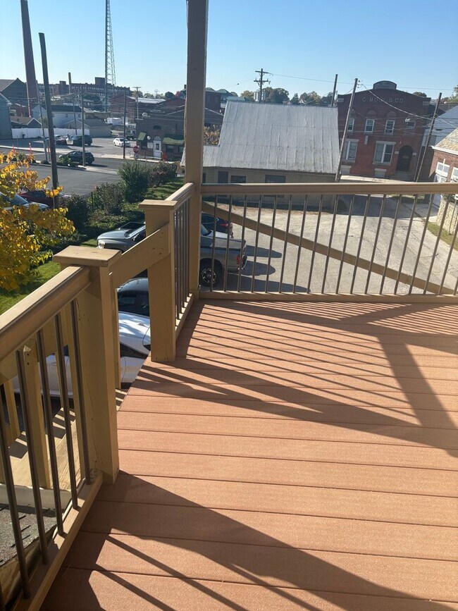 Building Photo - Spacious 2-3 Bedroom Apartment in Hanover with Parking & Laundry