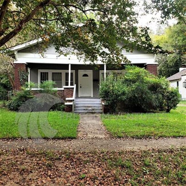 Foto del edificio - Spacious 3BR/2BA Rental with Hardwood Floors & Updated Living Room