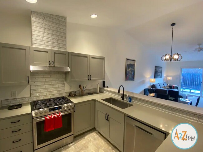 Building Photo - Furnished 2 Bed 2 Bath includes WiFi & uti...