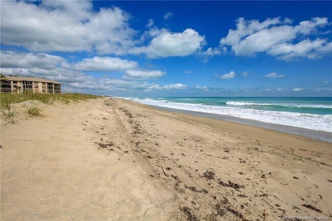 Foto del edificio - 2491 NE Ocean Blvd
