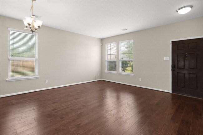 Building Photo - 692 Casual Ln