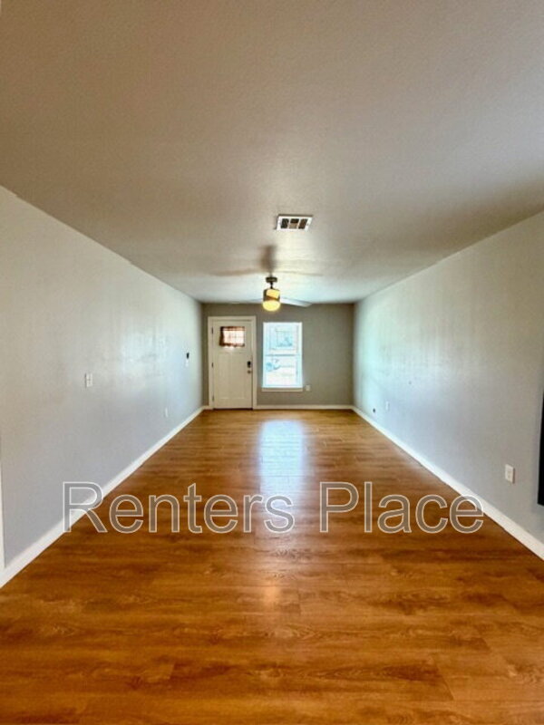 Foto del edificio - 2429 N Rockford Ave