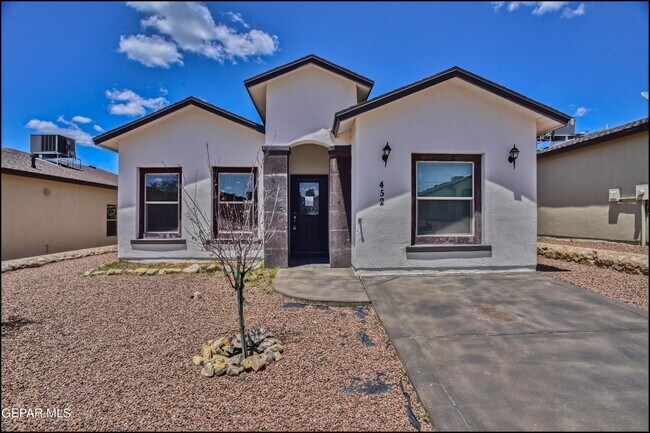 Foto del edificio - 452 Isaias Ave.