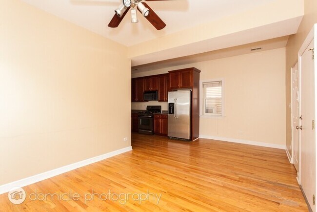 Building Photo - 834 N Marshfield Ave