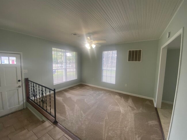 Building Photo - 1535 Coombs Dr