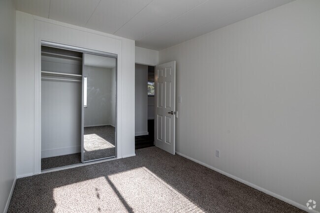 1BD, 1BA A 630SF, RENOVADA - Wyoga Place Apartments