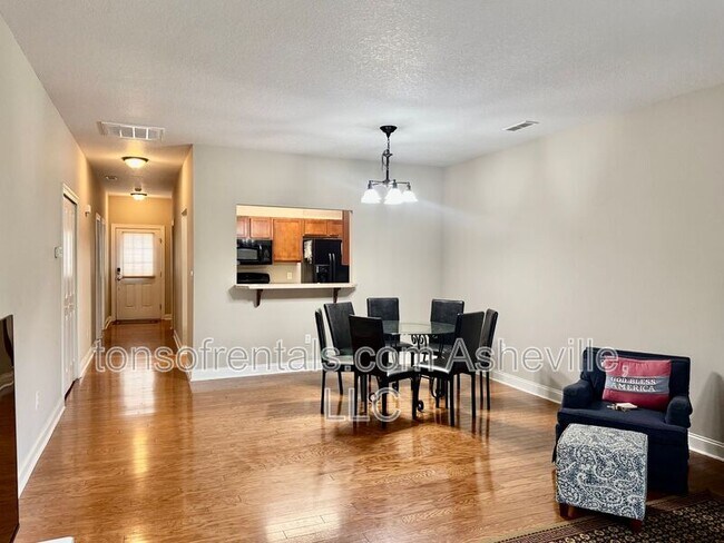 Building Photo - 93 Foxden Dr