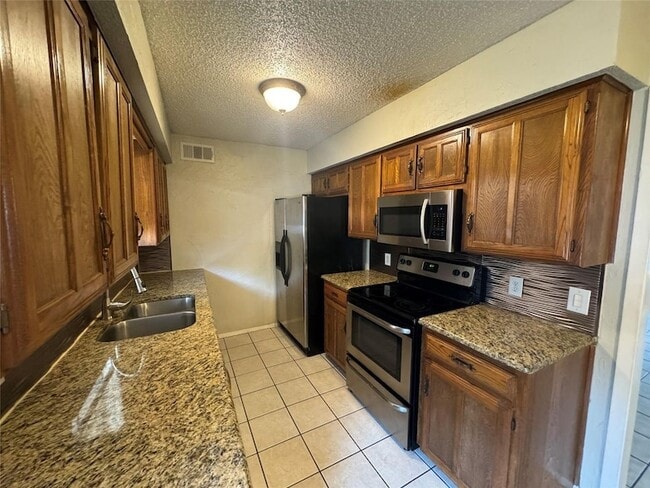 Building Photo - 2721 Hurstview Dr