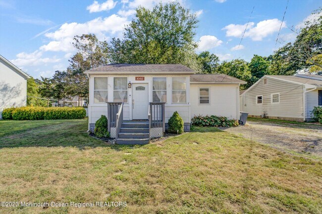 Foto del edificio - 446 E Arverne Ave