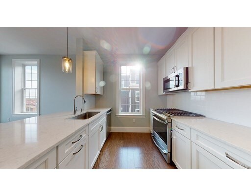Building Photo - 8 Sanborn St