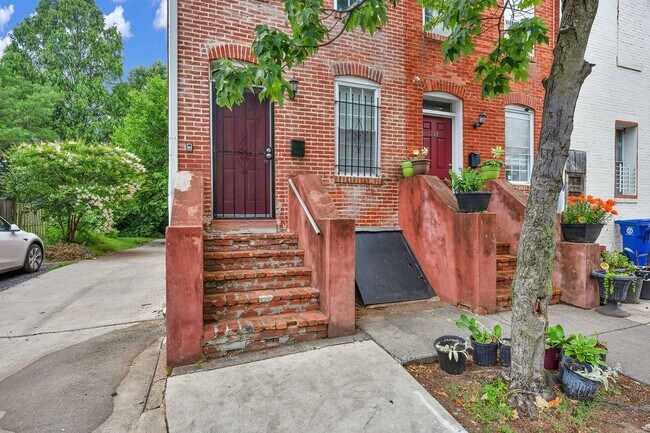 Foto del edificio - 104 S Carrollton Ave