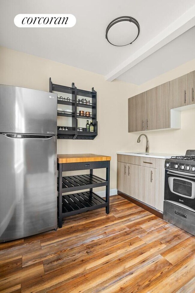 Foto del edificio - 130 Hicks St