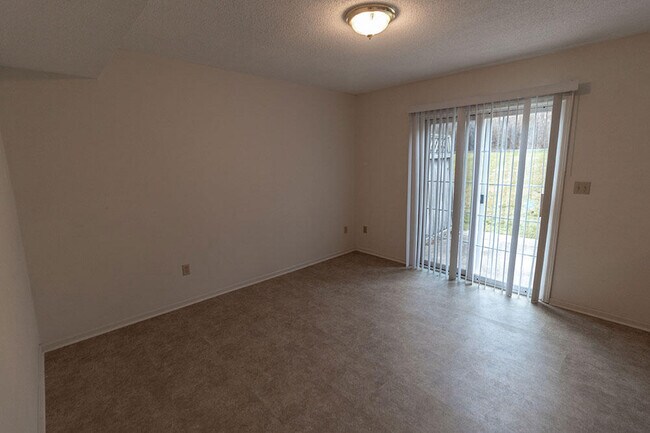 Building Photo - 212 Nikki Way