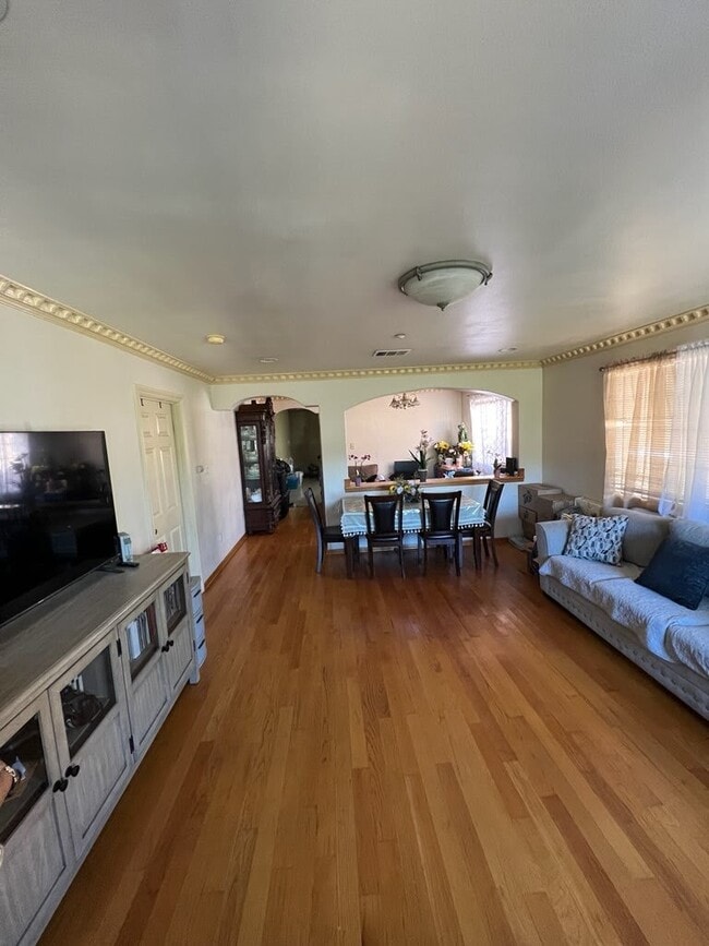 Building Photo - 2721 Montezuma Ave