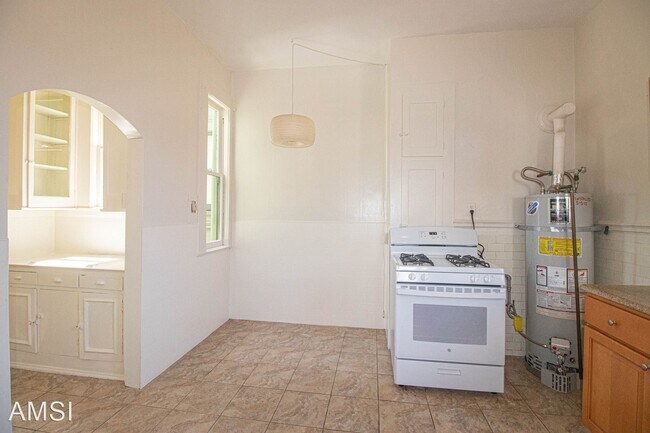 Foto del edificio - 3 br, 1 bath House - 1005 Lincoln Way