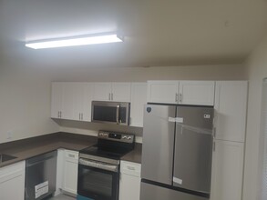 Building Photo - 302 Lakeview Dr E