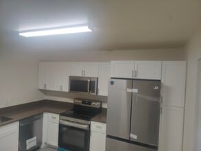 Building Photo - 302 Lakeview Dr E