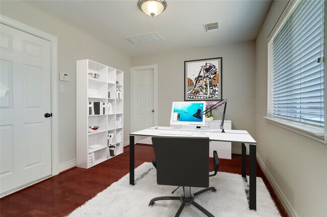 Building Photo - 3323 Clearview Cir