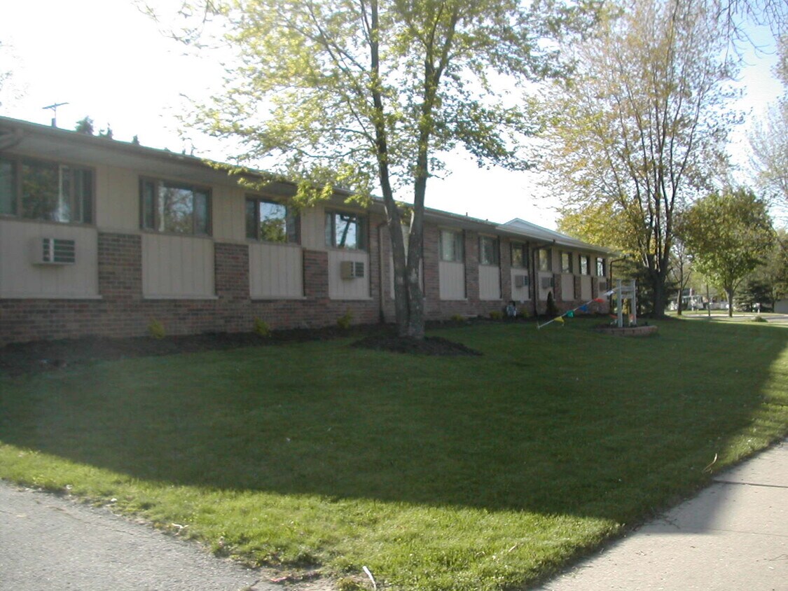 1645 Highland Dr, Grafton, WI 53024 Apartments in Grafton, WI
