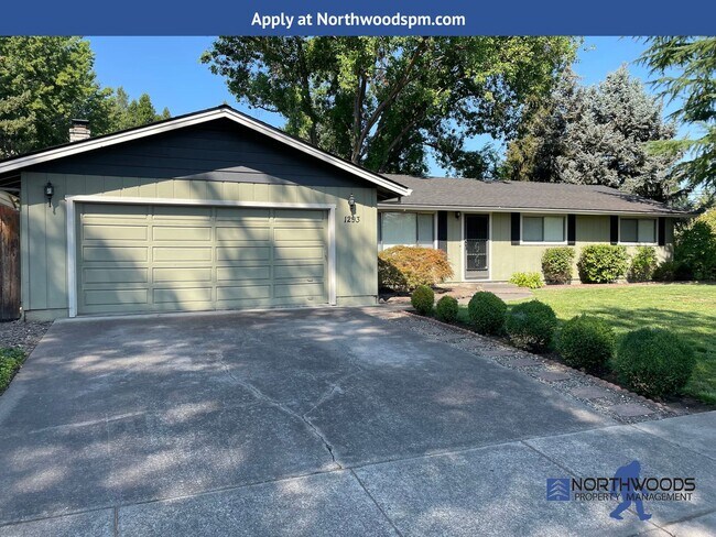 Building Photo - Very Nice 3 Bedroom 2 Bath Home-Located on a Corner Lot