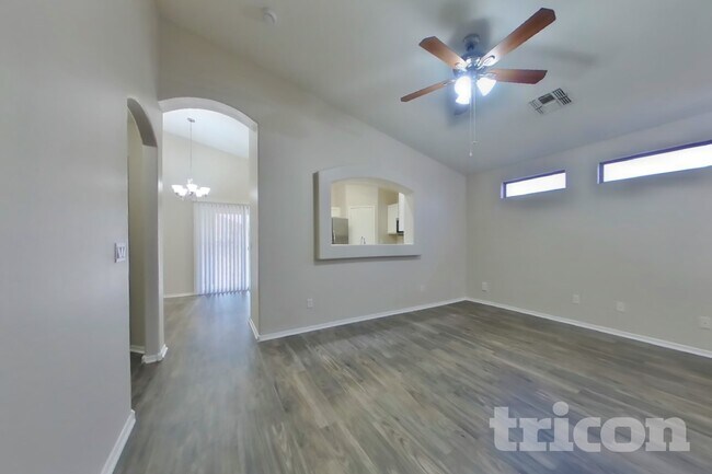 Foto del edificio - 12429 W Larkspur Rd