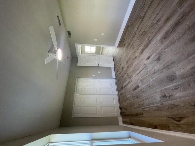 Foto del edificio - 928 Lantana Ave