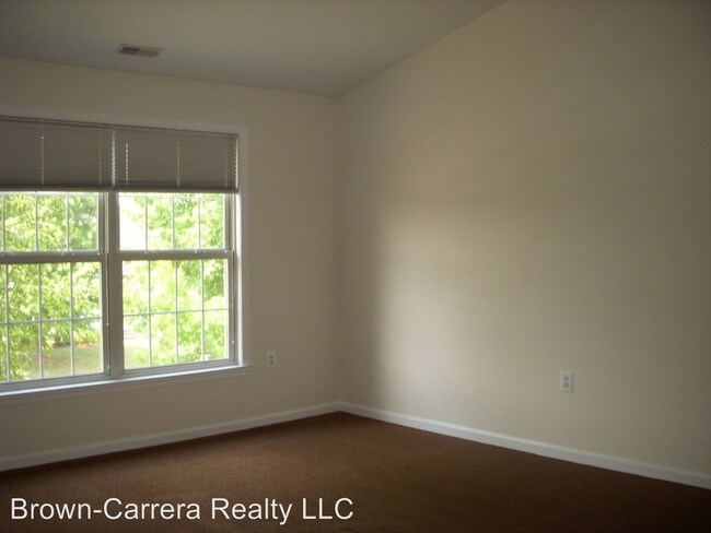 Building Photo - 6 Oakfield Dr