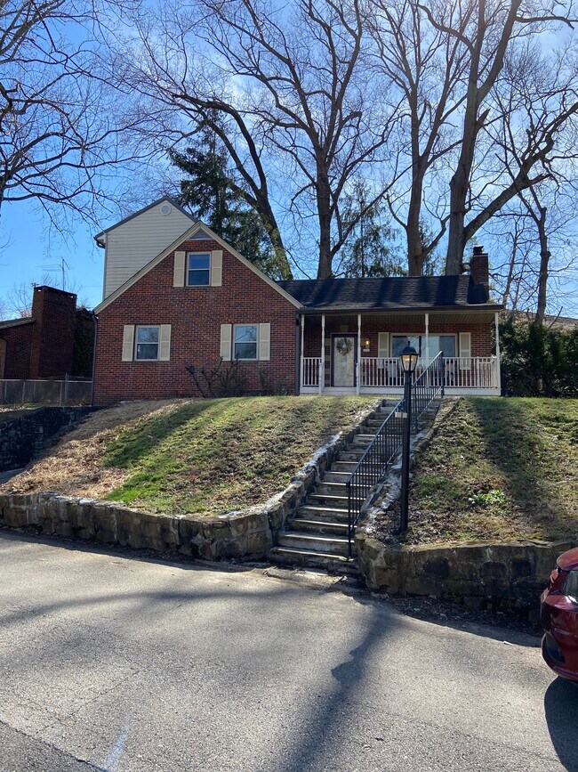 Building Photo - 26 Oakwood Rd