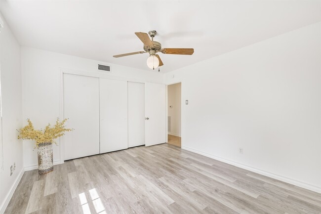 Foto del edificio - 12223 Old Oaks Dr