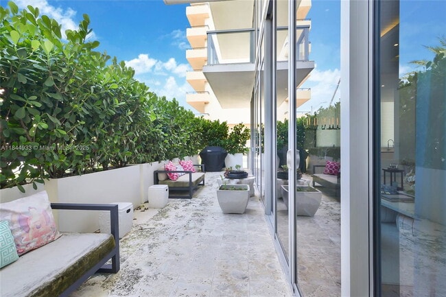 Foto del edificio - 9501 Collins Ave