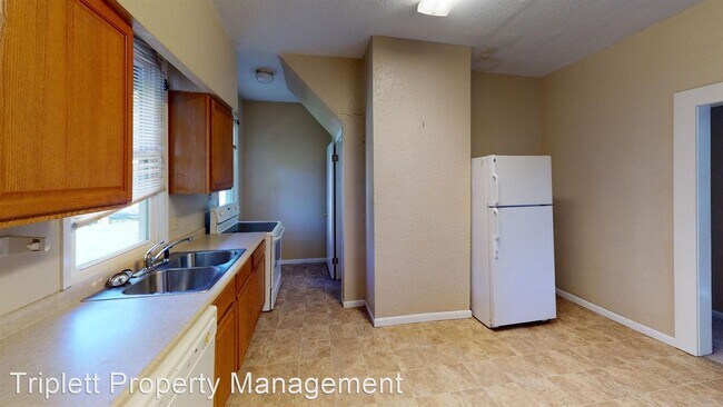 Building Photo - 2 br, 1 bath House - 805 Grand Ave