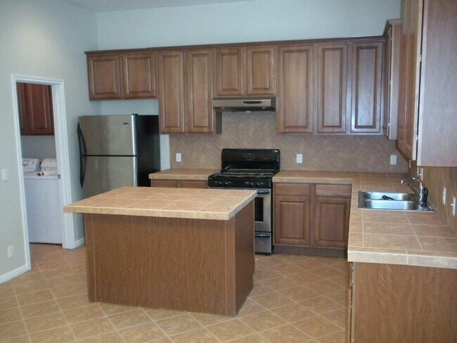 Foto del edificio - 5407 Evans Ave