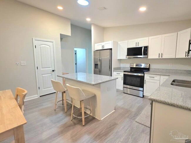 Building Photo - 7701 Pontiac Dr