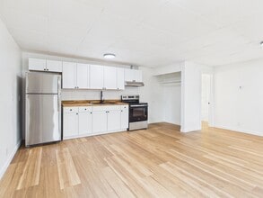 Building Photo - 1301 9th Ave