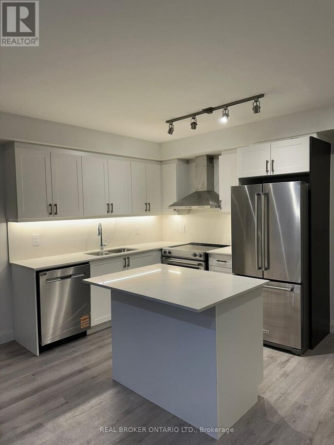 Photo du bâtiment - 58 Lakeside Ter