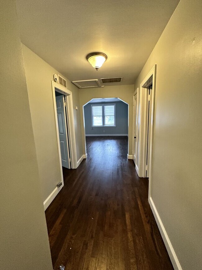Building Photo - 15251 Maplewood Ave