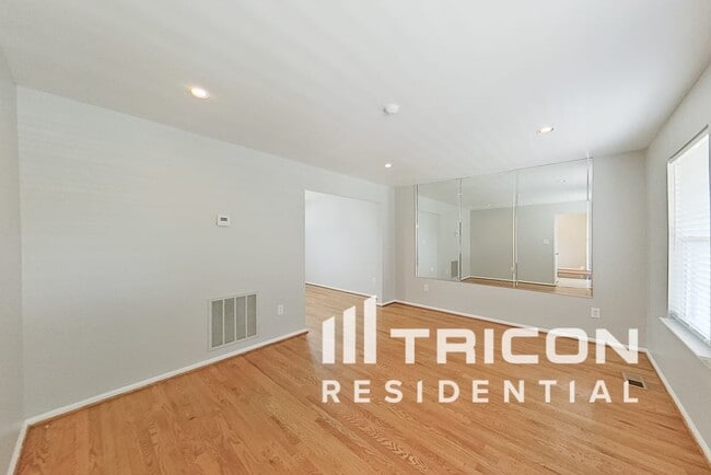 Building Photo - 5105 Aldershot Dr