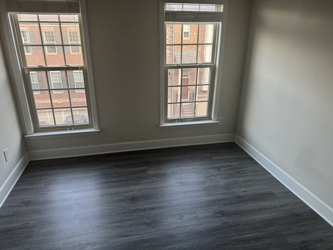 Foto del edificio - 2562 Sibley Dr