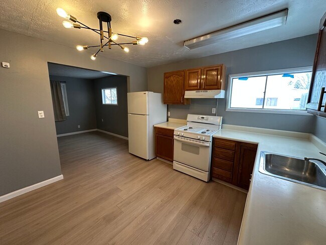 Foto del edificio - 294 N Edgehill Ave