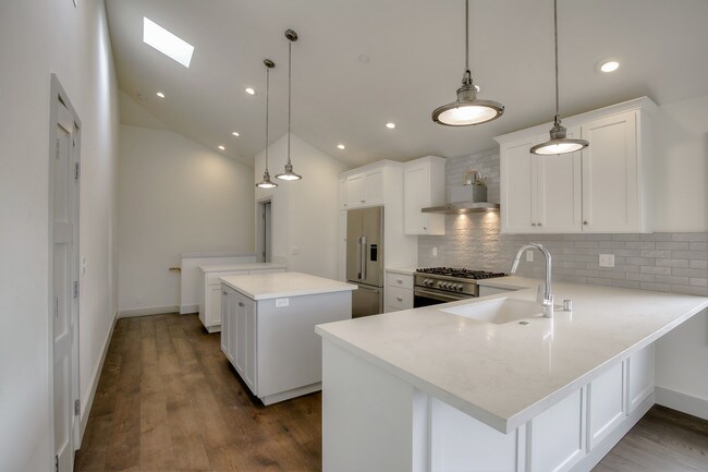 Kitchen - 503 Capitola Ave