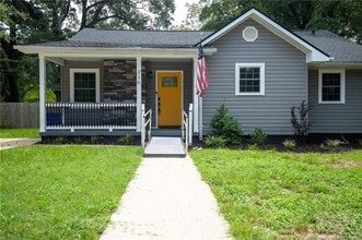 Building Photo - 216 W Cir Ct.