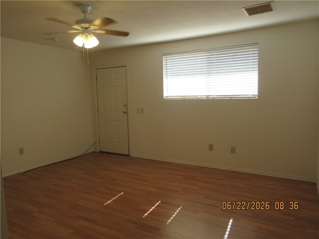 Building Photo - 3096 E Butler Ave